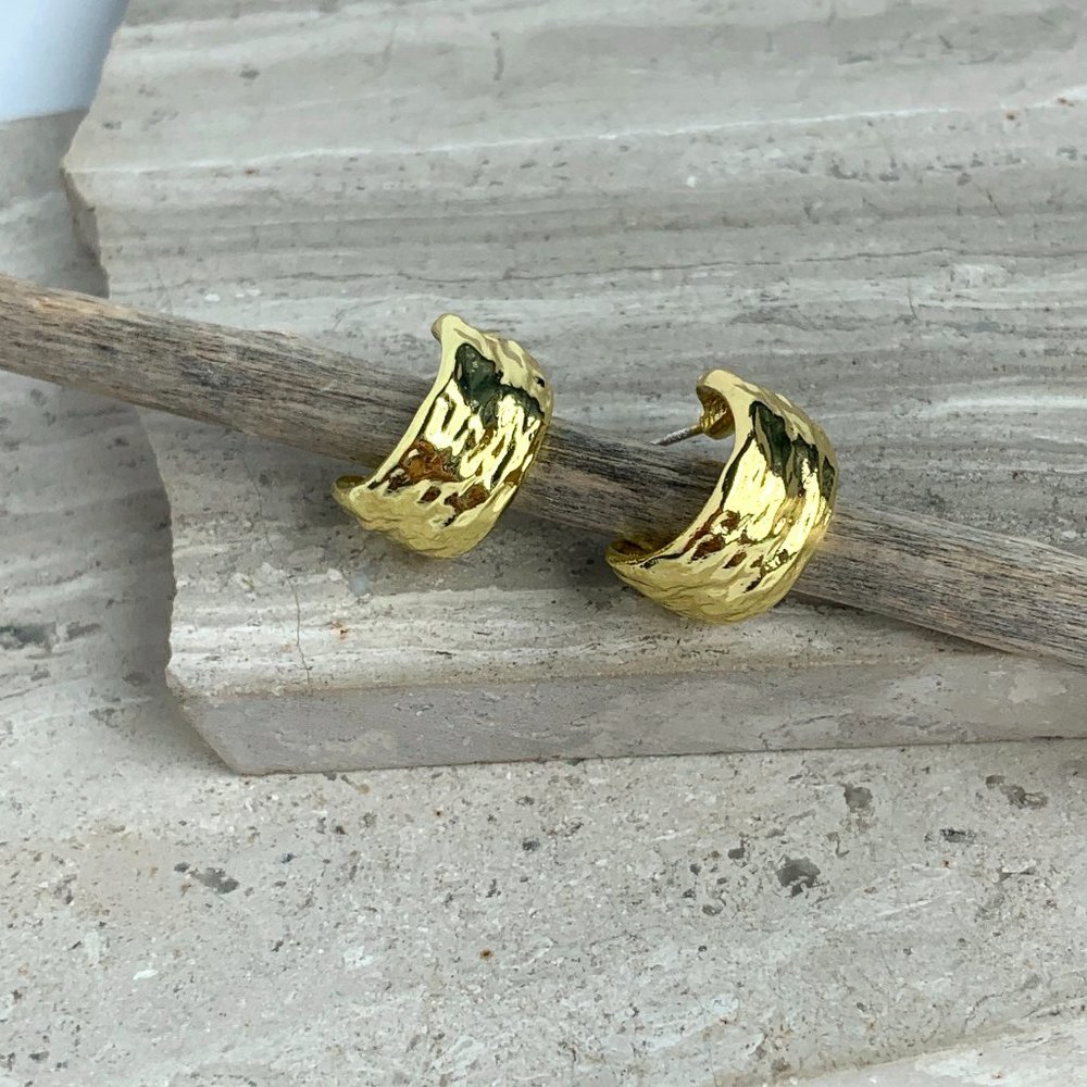 NEW~ Anthropologie Molten Gold Huggie Hoop Earrings - Picture 6 of 11